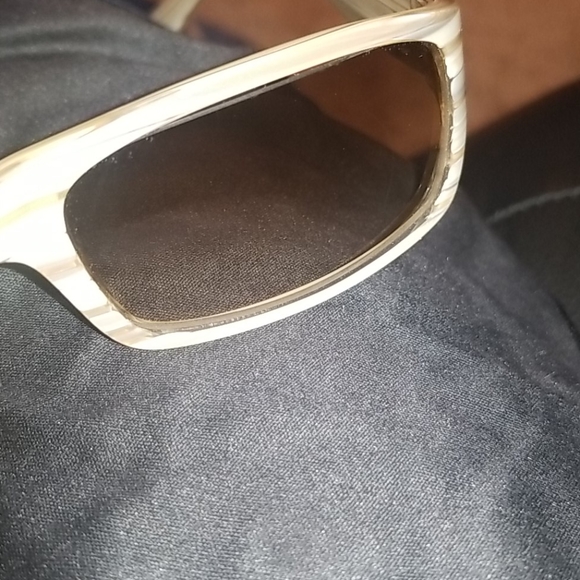 Calvin Klein sunglasses - Picture 5 of 9